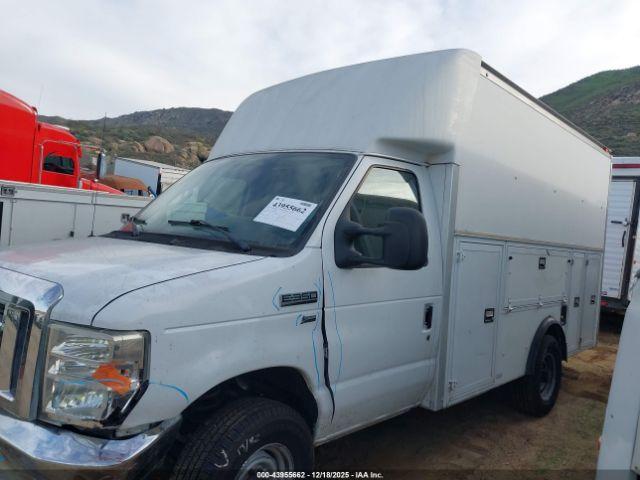 Ford E-350 Image 19