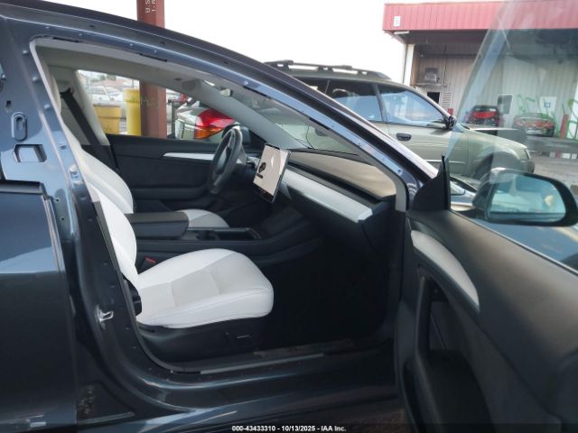 Tesla Model 3 Rear-wheel Drive Image 14