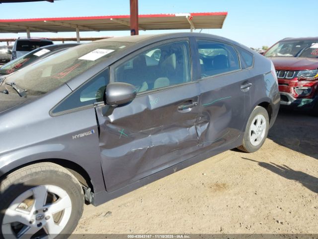 Toyota Prius Three Image 4