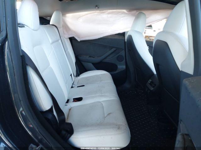 Tesla Model Y Long Range Dual Motor All-wheel Drive Image 4