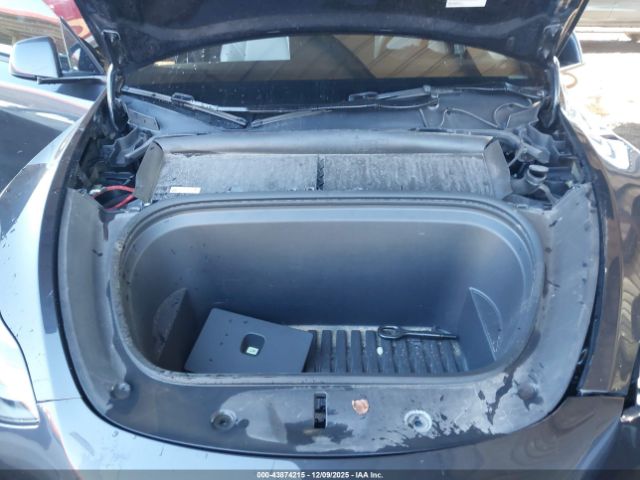 Tesla Model Y Long Range Dual Motor All-wheel Drive Image 17