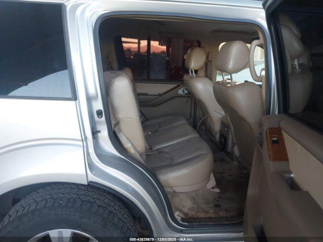 Nissan Pathfinder Le Image 5