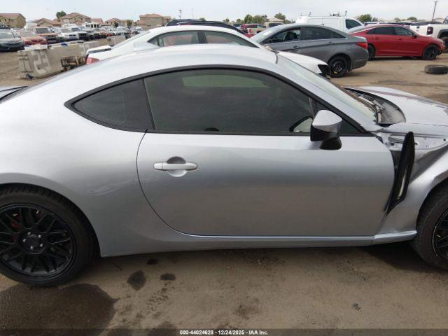 Scion FR-S Image 10