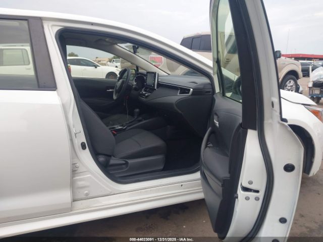 Toyota Corolla Hybrid Le Image 2