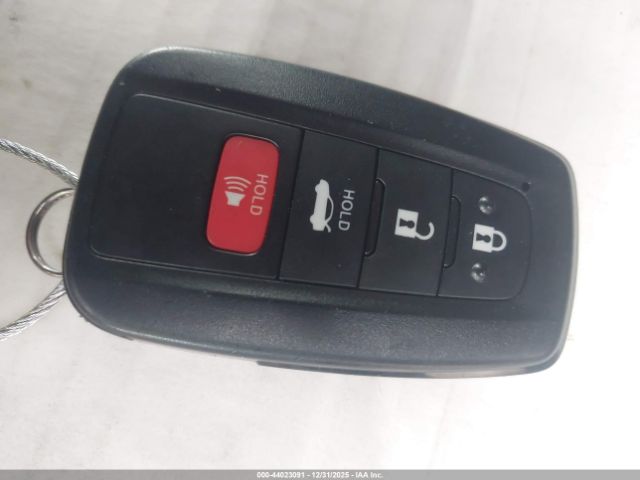 Toyota Corolla Hybrid Le Image 13