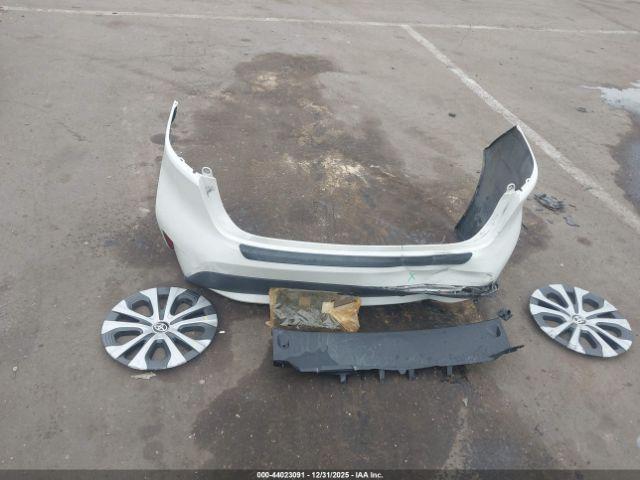 Toyota Corolla Hybrid Le Image 6