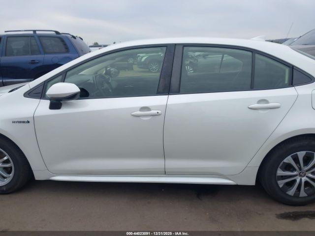 Toyota Corolla Hybrid Le Image 16