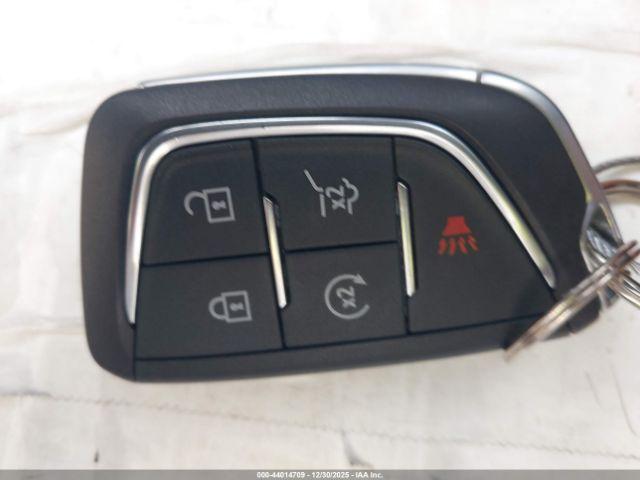 Cadillac Optiq Luxury 2 Awd Image 7