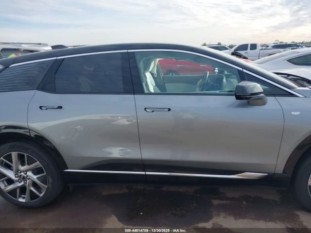 Cadillac Optiq Luxury 2 Awd Image 14