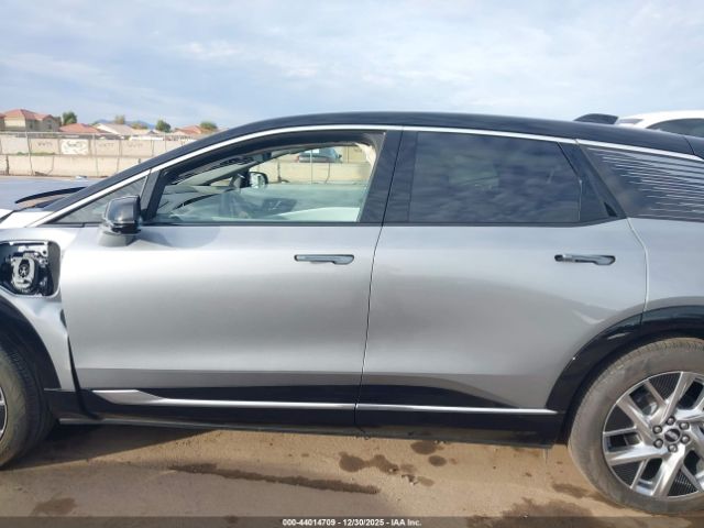 Cadillac Optiq Luxury 2 Awd Image 18