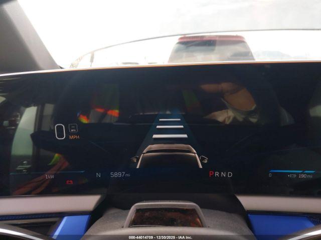 Cadillac Optiq Luxury 2 Awd Image 12