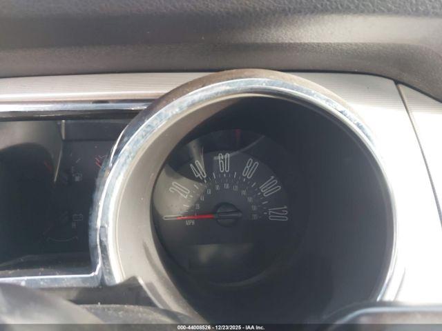 Ford Mustang Image 2