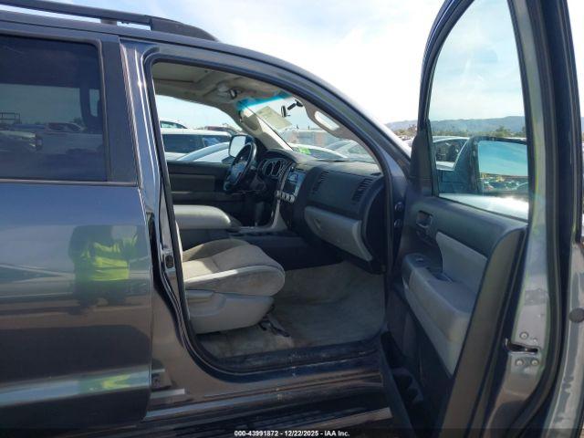 Toyota Sequoia Sr5 5.7l V8 Image 9