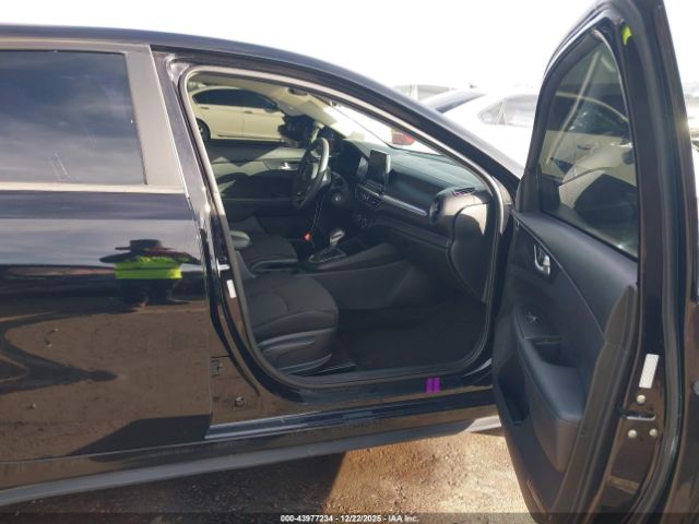 Kia Forte Fe Image 5