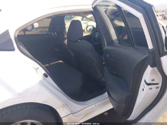 Toyota Corolla Hybrid Le Image 7