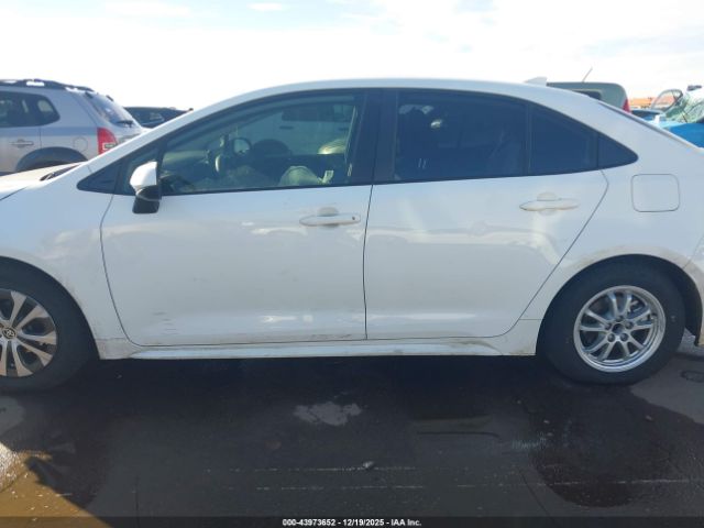 Toyota Corolla Hybrid Le Image 13