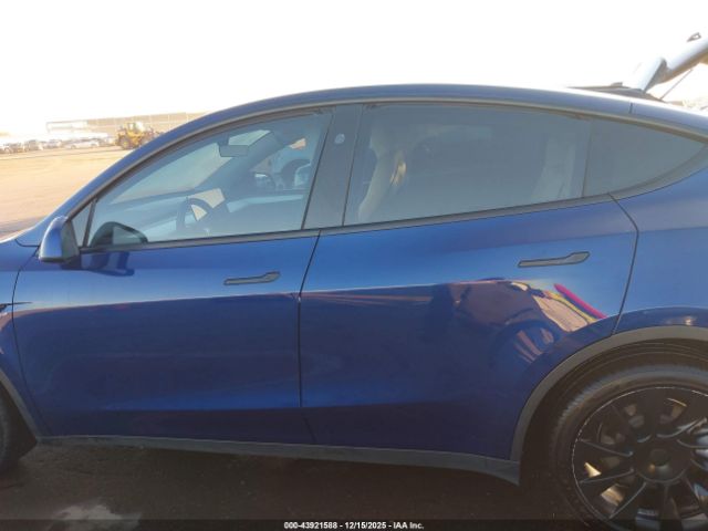 Tesla Model Y Image 16