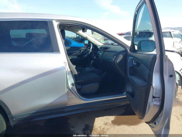 Nissan Rogue S Image 2