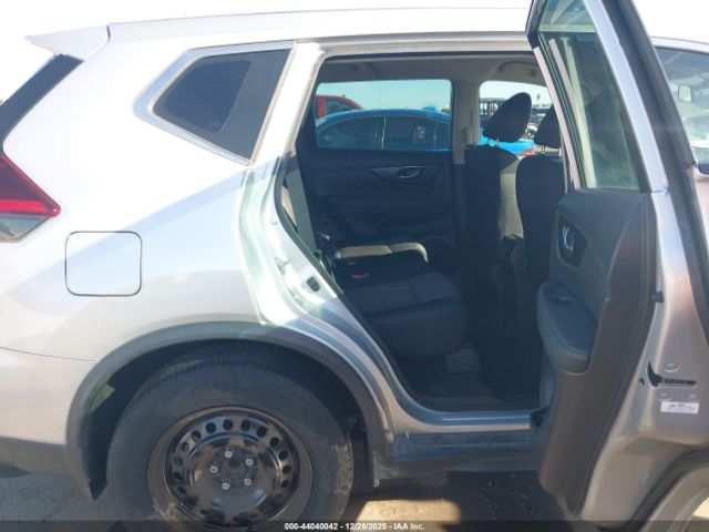 Nissan Rogue S Image 17