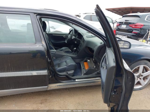 Volvo V70 R Image 10