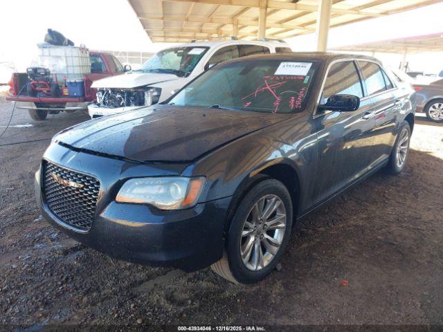 Chrysler 300c Image 2