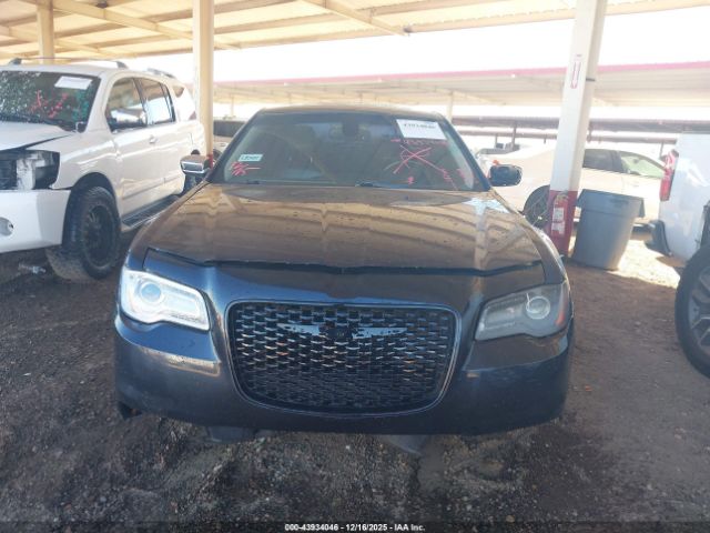 Chrysler 300c Image 12