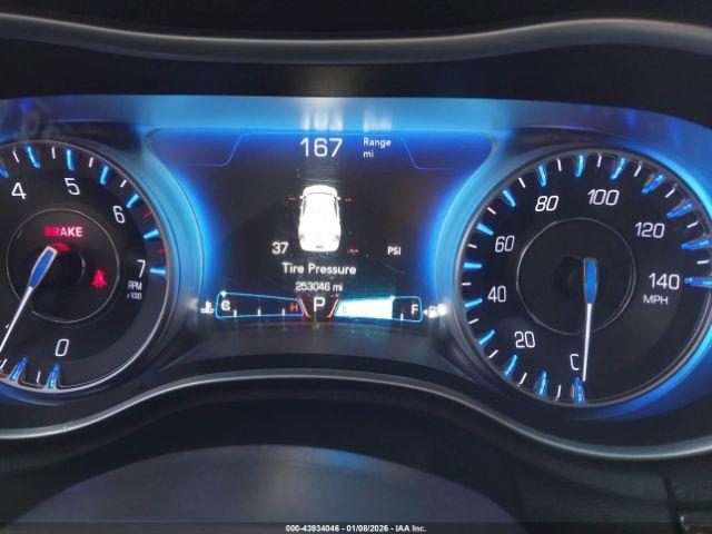 Chrysler 300c Image 16