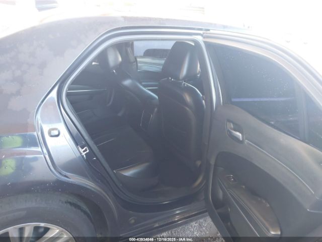 Chrysler 300c Image 3