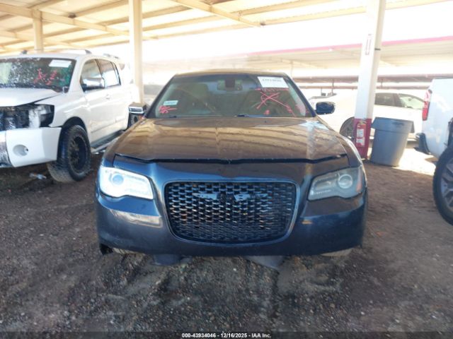 Chrysler 300c Image 10