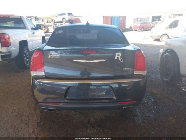 Chrysler 300c Image 14