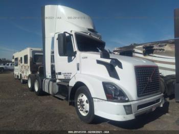  Salvage Volvo Vn