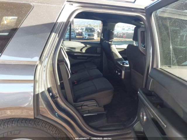Ford Expedition Xlt Image 2