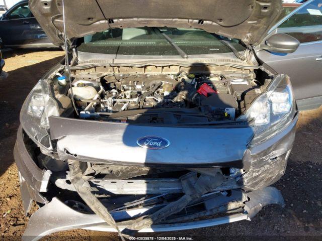 Ford Escape Titanium Image 13