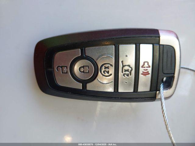 Ford Escape Titanium Image 9