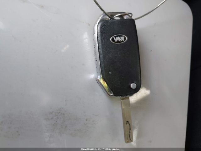 Kia K5 Lx Image 5