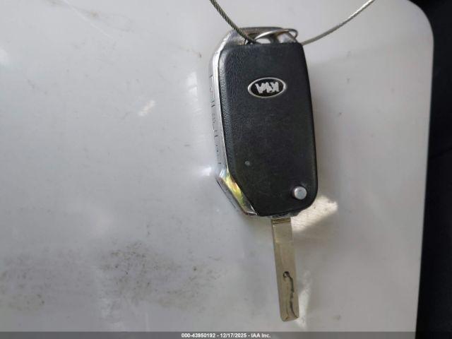 Kia K5 Lx Image 5