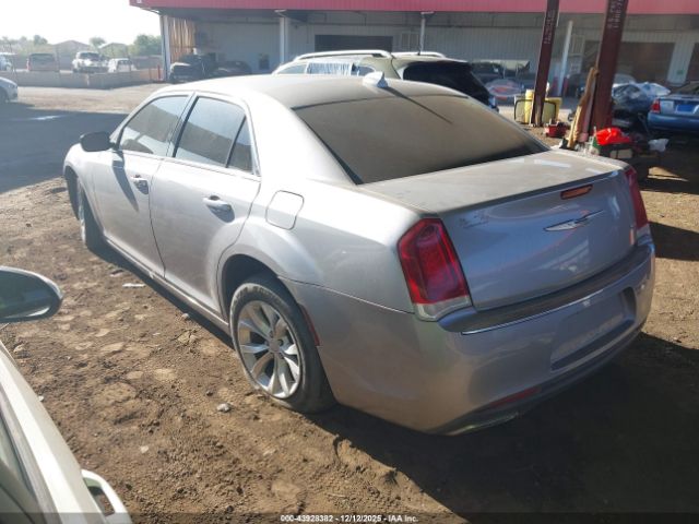 Chrysler 300 Limited Image 4