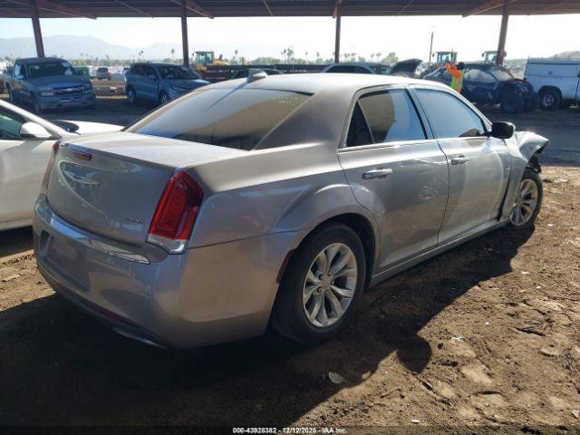 Chrysler 300 Limited Image 2