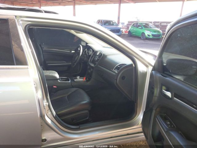 Chrysler 300 Limited Image 5