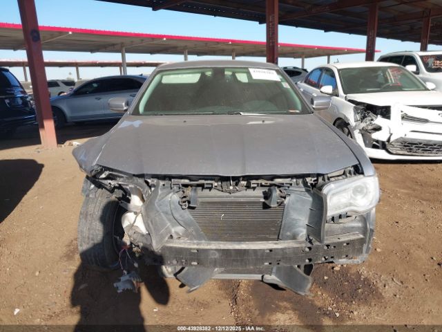 Chrysler 300 Limited Image 16