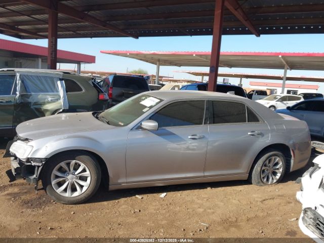 Chrysler 300 Limited Image 12