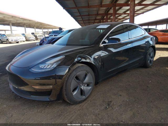 Tesla Model 3 Image 8