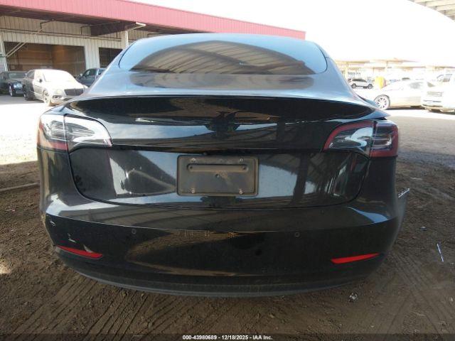 Tesla Model 3 Image 10